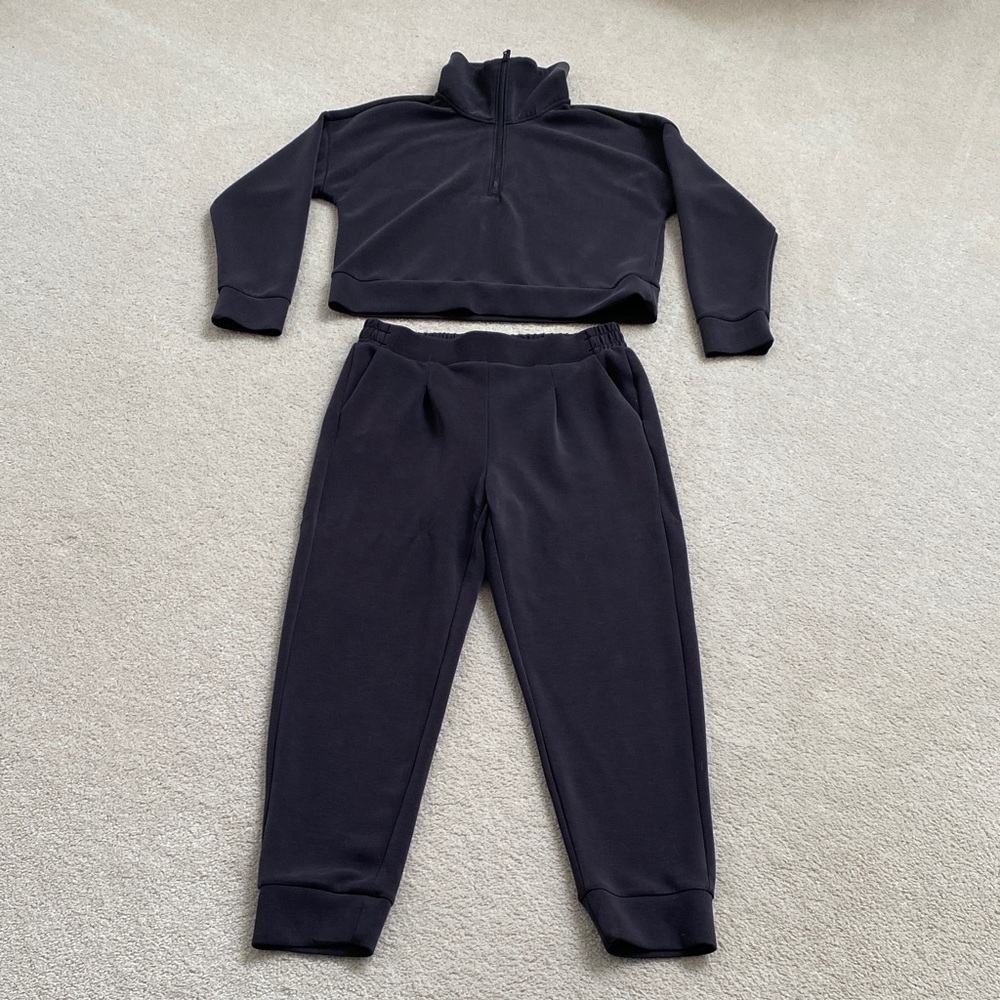Soft and Buttery Avia Dark Gray/Muted Black Lounging Set